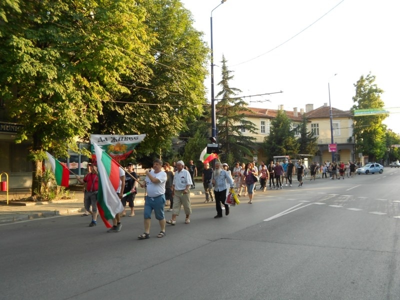 Пак протестираха срещу правителството и Гешев